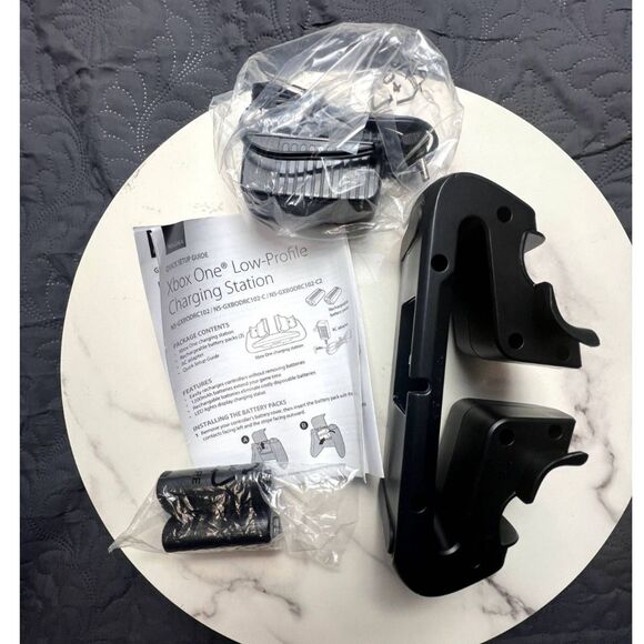 Insignia Dual Controller Charger for Xbox One, One S, One X & One Elite Con: NIB - Picture 3 of 3